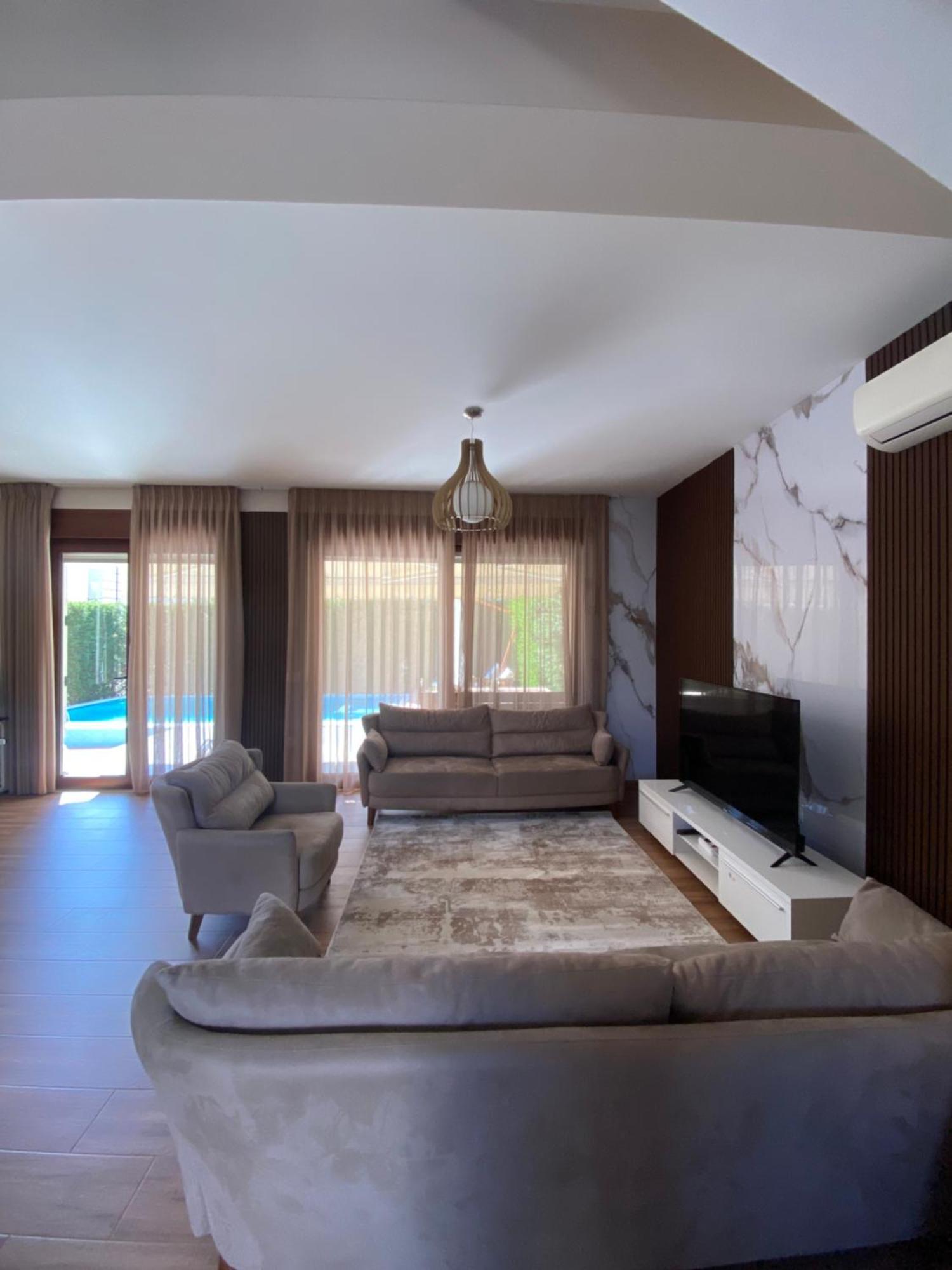 Villa With Private Pool *