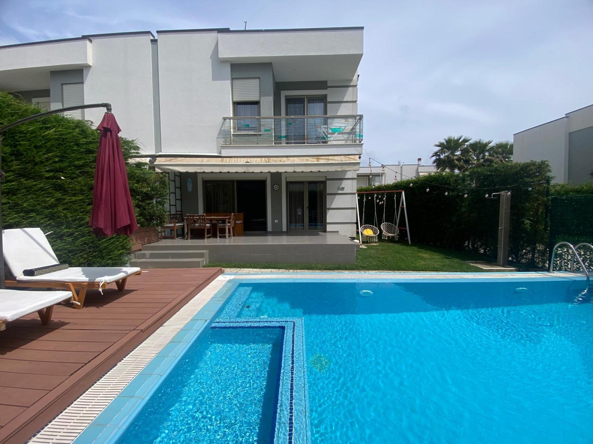 With Private Pool Willa